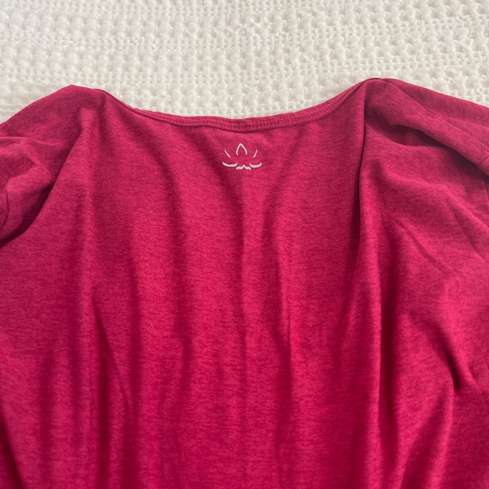 Beyond Yoga featherweight scoop long sleeve.